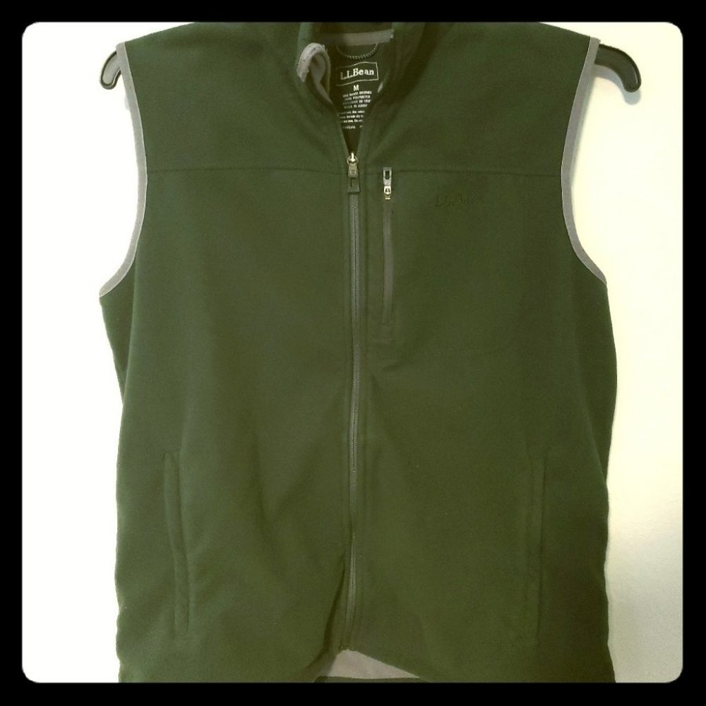 Men's LL BEAN Sleavless Sweater Green Medium